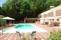 Swimming Pool Agriturismo San Vettore Denti Massimo