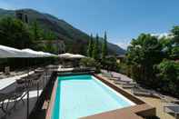 Swimming Pool Lake Hotel La Pieve