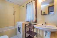 In-room Bathroom St-33 Begur SA Tuna 2 PAX