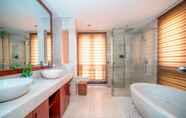 In-room Bathroom 4 Luxury Villas - Villa Danang Beach