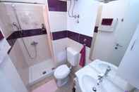 In-room Bathroom Apartment Lavandula