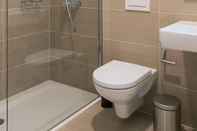 In-room Bathroom BS Fox I - Messe Hitrental Apartment