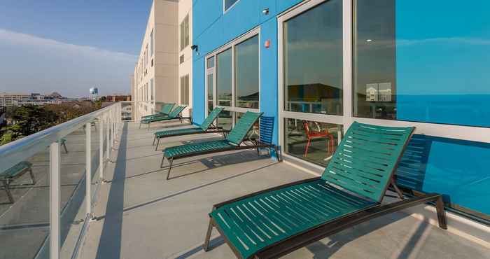 Swimming Pool Tru by Hilton Ocean City Bayside