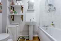 Toilet Kamar Chic and Cosy 1 Bed Flat in Nw-london