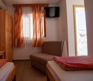 Kamar Tidur 5 Guesthouse Jadran