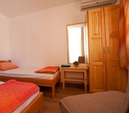 Kamar Tidur 7 Guesthouse Jadran