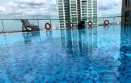 Swimming Pool 7 D' Le Roi Soleil Luxury Apartment Wesstlake