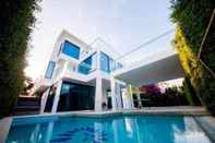 สระว่ายน้ำ Private Pool Villa in Central Pattaya - Palmc1 & Palmc2