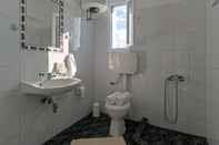 In-room Bathroom Perigiali Rooms & Apartments Folegandros