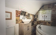 In-room Bathroom 2 Stunning 3 Bed Cottage