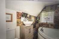 Toilet Kamar Stunning 3 Bed Cottage