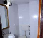 In-room Bathroom 2 Hotel Sharda