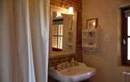 In-room Bathroom 6 Manoir Saint Clair