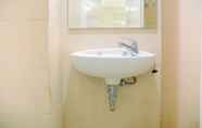 Toilet Kamar 3 Gading Greenhill 2BR Apartment near Singapore International School