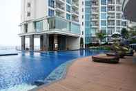 Kolam Renang Comfortable and Homey 1BR Apartment at Ancol Mansion