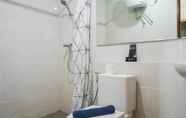 Toilet Kamar 7 Sea View 2BR Apartment at Green Bay Condominium