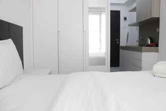 Kamar Tidur 4 Monochrome Style Studio Room @Grand Asia Afrika Apartment