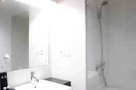 Toilet Kamar Brand New Studio Beverly Dago Apartment near ITB