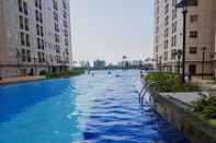 Kolam Renang Simple and Comfy 2BR Apartment at Ayodhya Residence