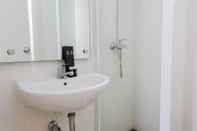 Toilet Kamar Homey and Luxurious 2BR 19 Avenue Apartment