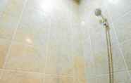 Toilet Kamar 5 Suite 3BR Kemang Village Apartment