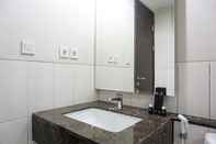 Toilet Kamar Cozy Studio Apartment at Nine Residence connected to Mall