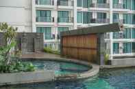 Kolam Renang Cozy Studio Apartment at Nine Residence connected to Mall