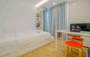 Kamar Tidur 6 Comfortable Studio Apartment at Woodland Park Residence