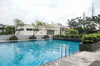 Kolam Renang Spacious and Contemporary 2BR The Aspen Apartment