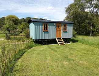 Luar Bangunan 2 Gaggle Of Geese Pub & Shepherd Huts