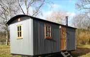 Luar Bangunan 3 Gaggle Of Geese Pub & Shepherd Huts