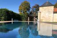 Swimming Pool Chateau Beaulieu de Cléo