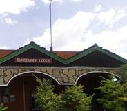 Luar Bangunan 3 Sundowner Lodge