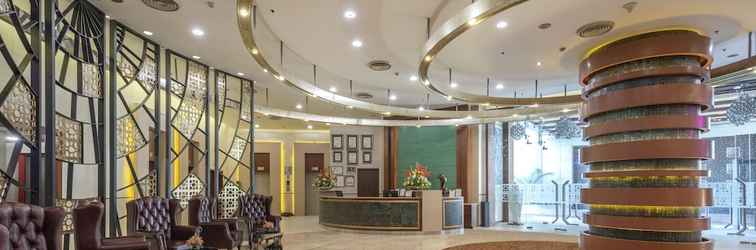 Lobi Radisson Gurugram Sohna Road City Center