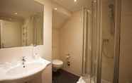 Toilet Kamar 2 Hotel Doberaner Hof