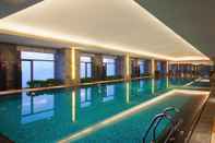 Swimming Pool Crowne Plaza Yichang, an IHG Hotel