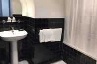 In-room Bathroom Le Capitole