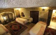 Kamar Tidur 5 Divan Cave House