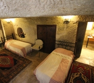 Bedroom 5 Divan Cave House