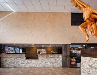 Lobby 2 Best Western Plus Raton Hotel