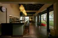 Bar, Cafe and Lounge Avani Kalutara Resort