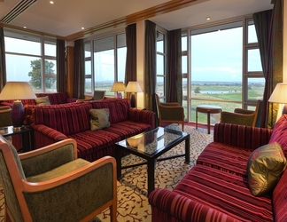 Lobi 2 The Oxfordshire Golf Hotel and Spa