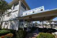 Bangunan Holiday Isle Yacht Club