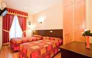 Bilik Tidur 5 Hostal Las Cortes