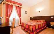 Bilik Tidur 6 Hostal Las Cortes