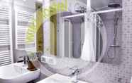 Phòng tắm bên trong 6 Wiki Hostel & Greenvillage
