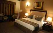 Bilik Tidur 3 London Crown Hotel