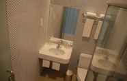 Toilet Kamar 6 OCT East Cargo Hostel Shenzhen