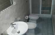 Toilet Kamar 2 Le Orchidee