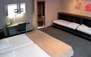 Bedroom 5 Ostend Hotel